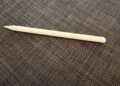 Apple Pencil lying on grey fabric – Apple tested a dedicated Apple Pencil for the iPhone Ultra