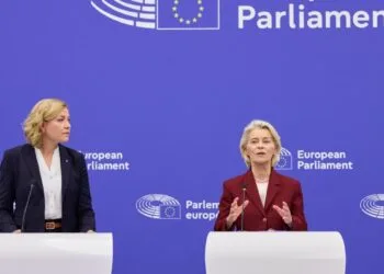 Henna Virkkunen and Ursula von der Leyen presenting the EU KIDS Act at a press conference at the European Parliament
