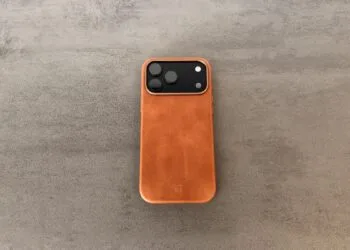 Light brown leather case for the iPhone 18 Pro Max from Bavarian BUA, back with embossed BUA logo and cutout for the three cameras