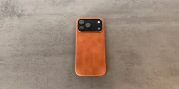 Light brown leather case for the iPhone 18 Pro Max from Bavarian BUA, back with embossed BUA logo and cutout for the three cameras