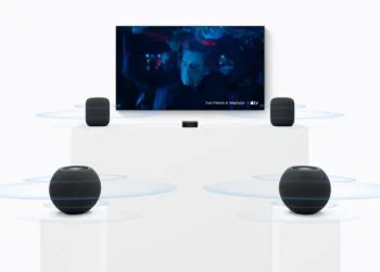 HomePod surround settings: two large HomePods beside a TV, two HomePod mini speakers on pedestals in front and an Apple TV in the middle
