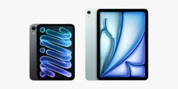 iPad mini vs. iPad Air: the iPad mini in midnight on the left, the 11-inch iPad Air in blue on the right, side by side to scale, shown from the front with the back