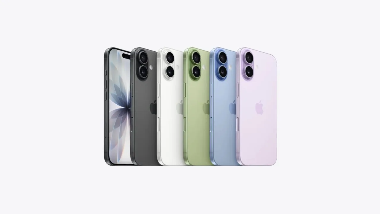 iPhone 18 production: predecessor iPhone 17 in five colors side by side, the left one showing the display, the others the backs with dual camera