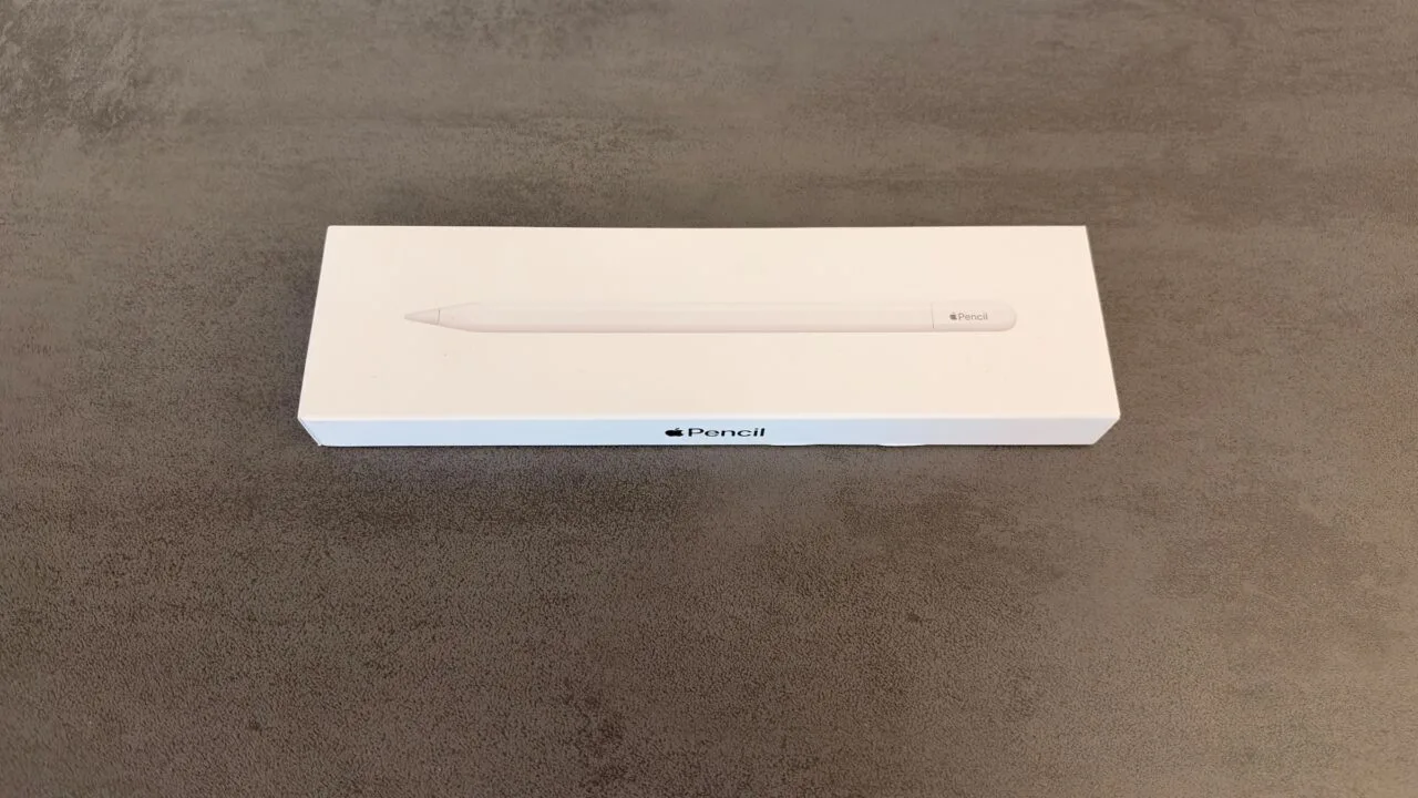 iPhone Duo Apple Pencil: Apple Pencil box showing the stylus, placed on a grey stone surface