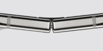 iPhone Duo cooling: close-up of the hinge on the half-open foldable iPhone with its titanium frame