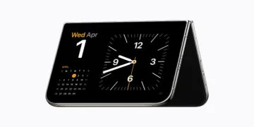 iPhone Duo demand: the foldable iPhone stands half open like a tent, showing a clock and a calendar in StandBy